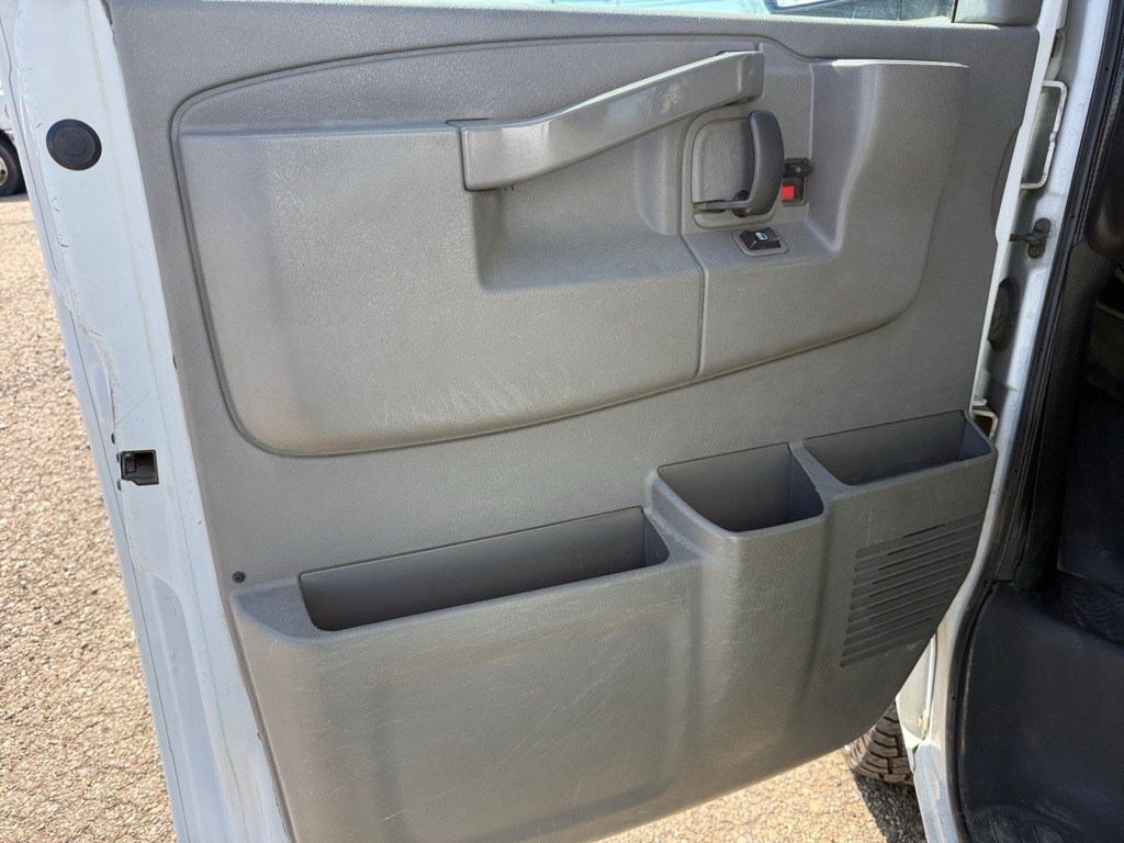 2018 GMC Savana Image 24