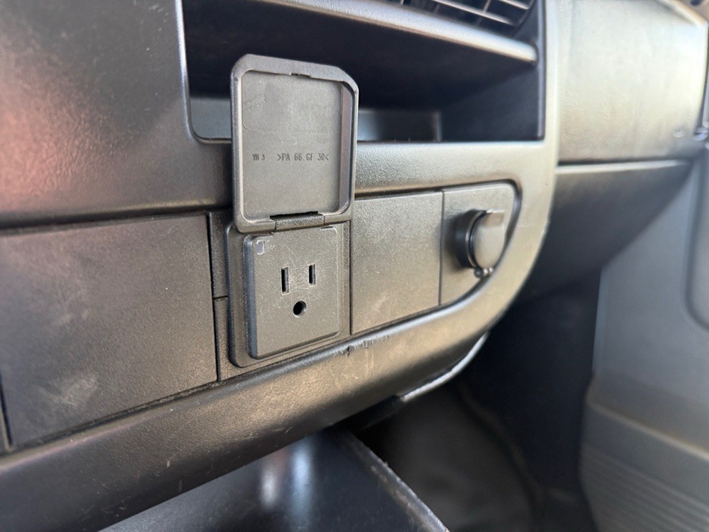2018 GMC Savana Image 17