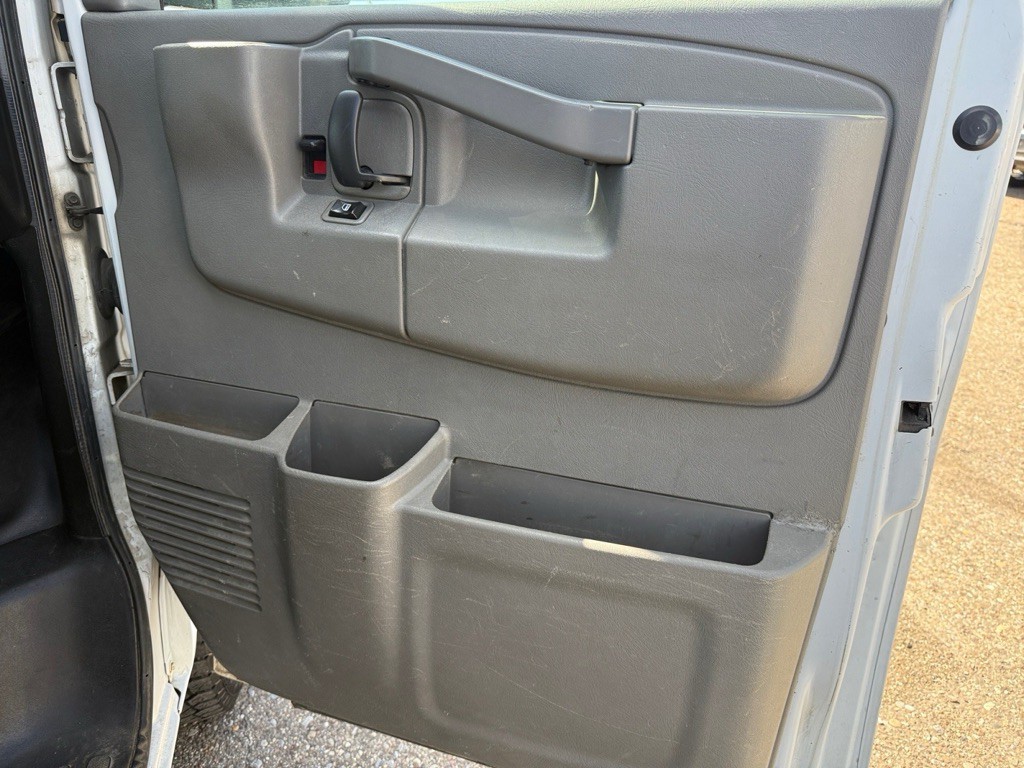 2018 GMC Savana Image 24