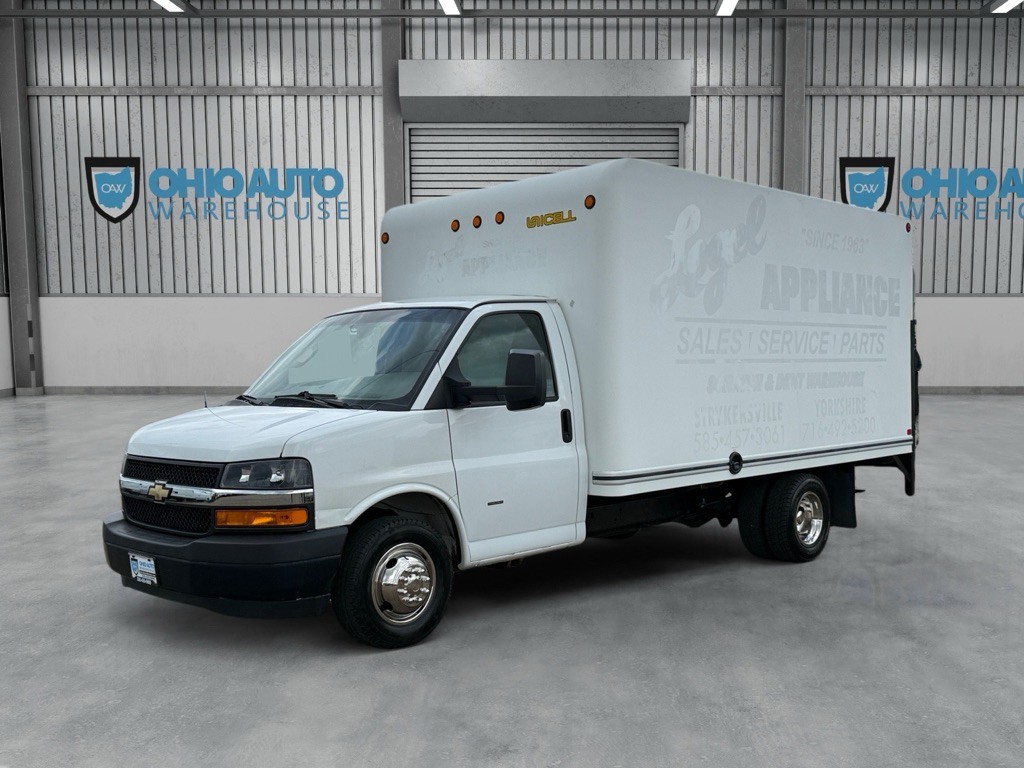 2018 Chevrolet Express Image 1