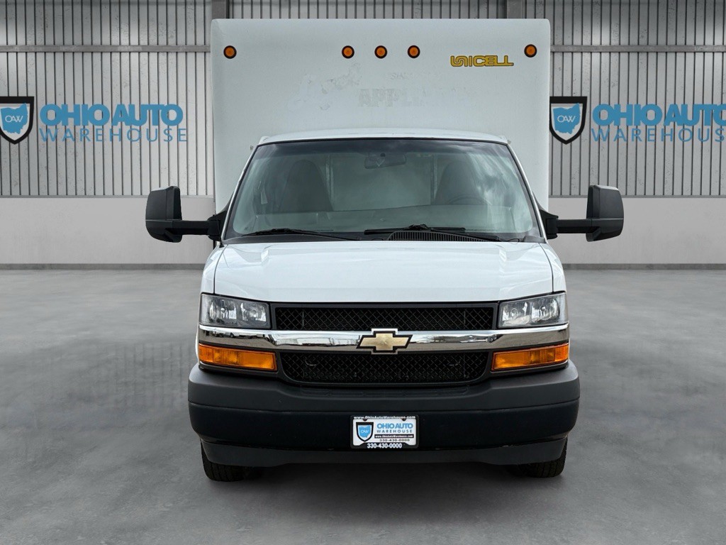 2018 Chevrolet Express Image 2