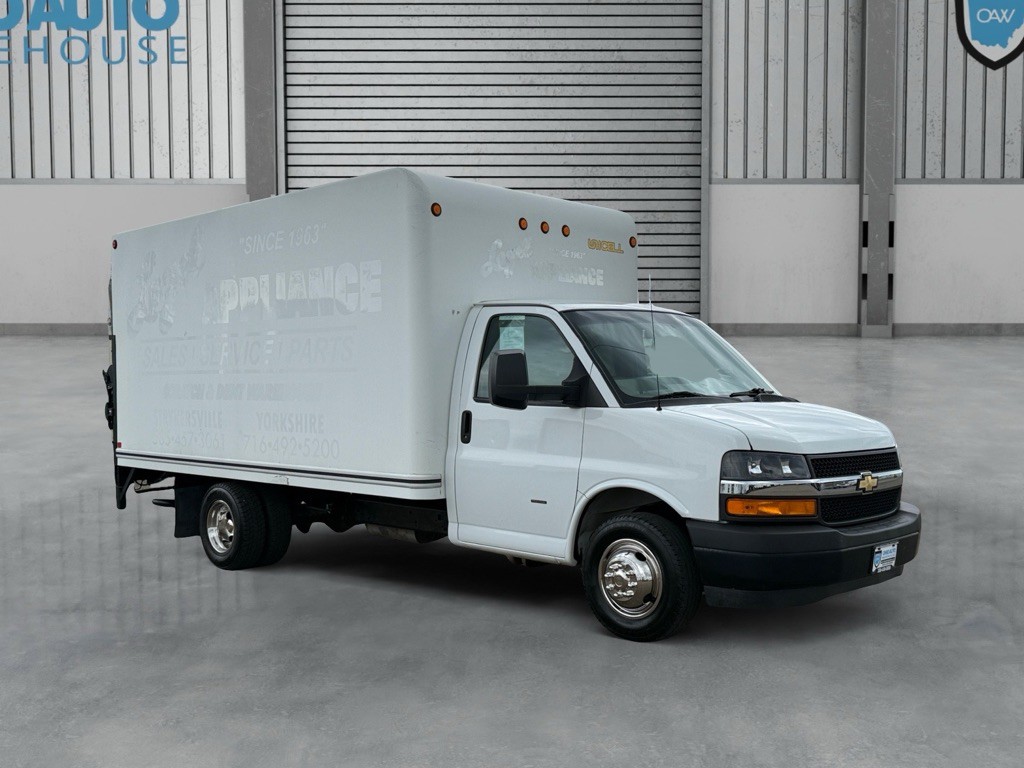 2018 Chevrolet Express Image 3