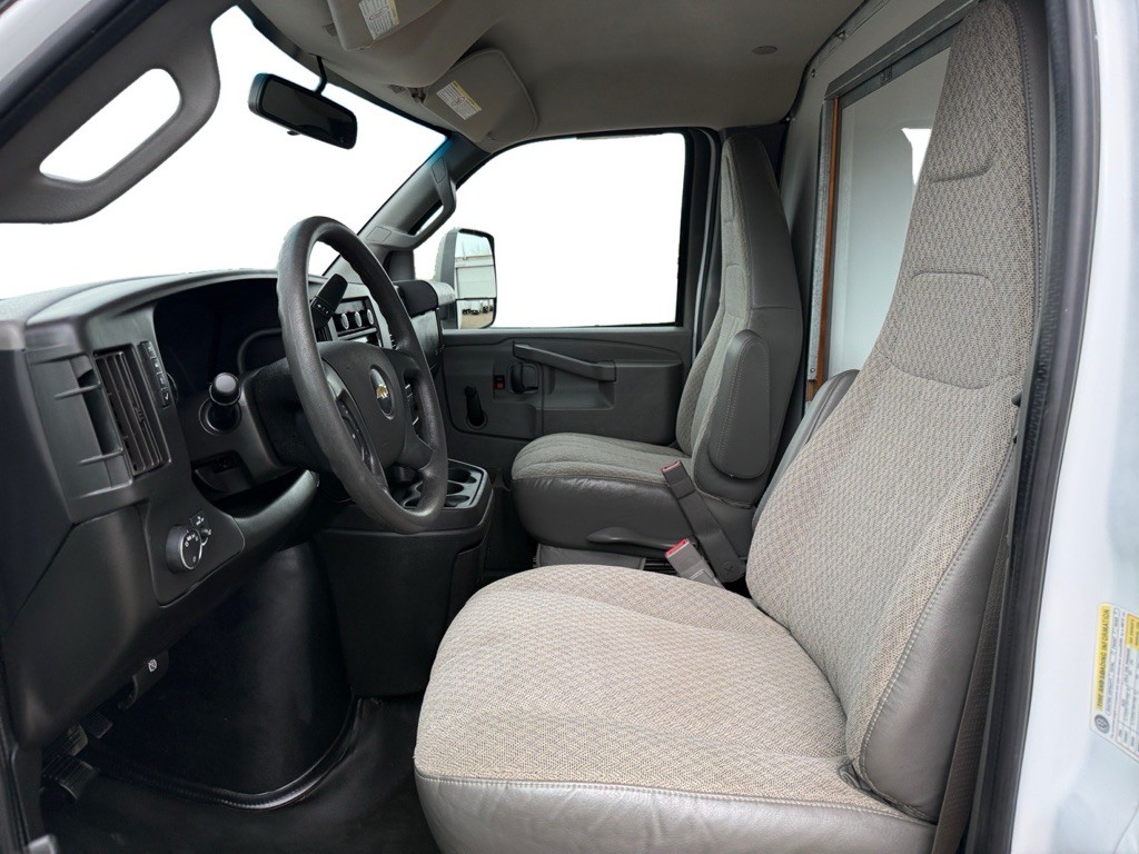 2018 Chevrolet Express Image 12