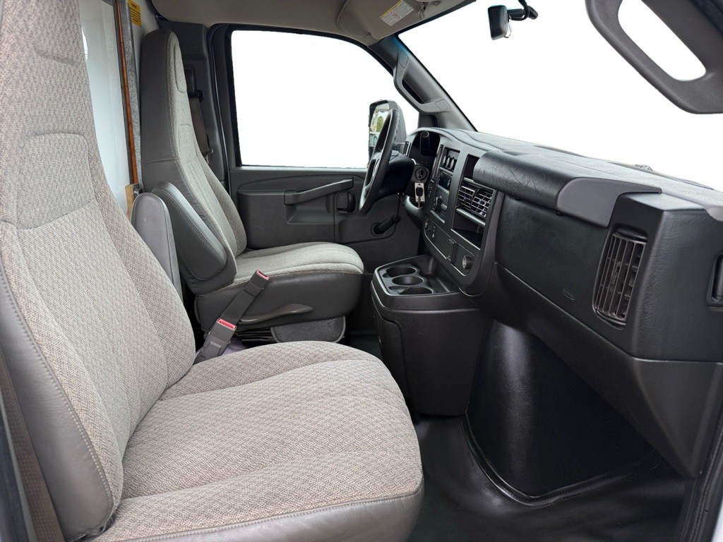 2018 Chevrolet Express Image 13