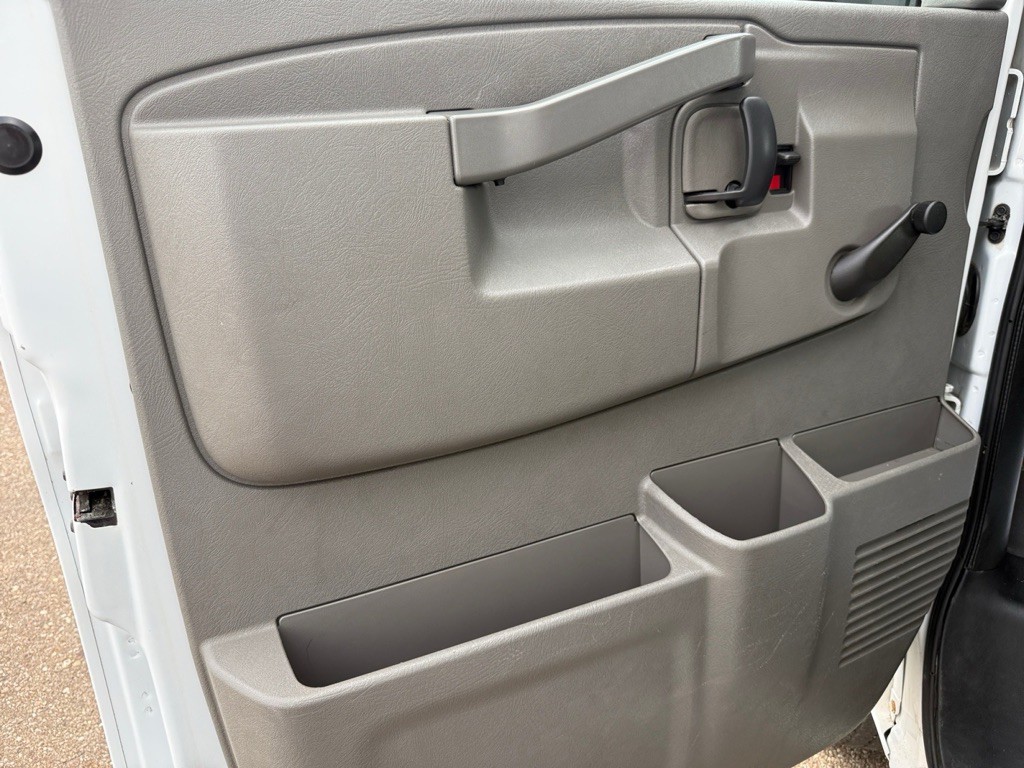 2018 Chevrolet Express Image 23