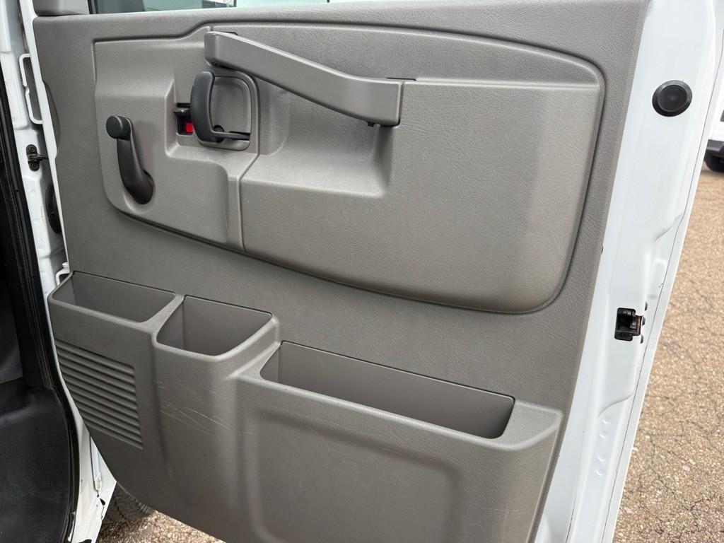 2018 Chevrolet Express Image 24