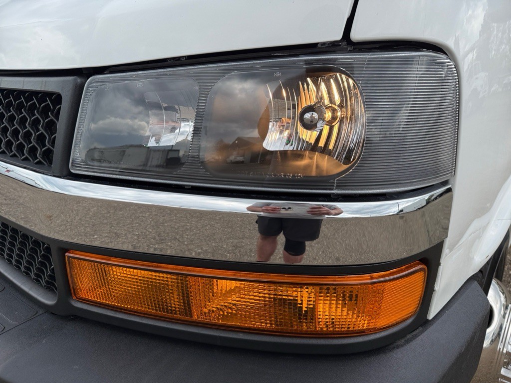 2018 Chevrolet Express Image 25