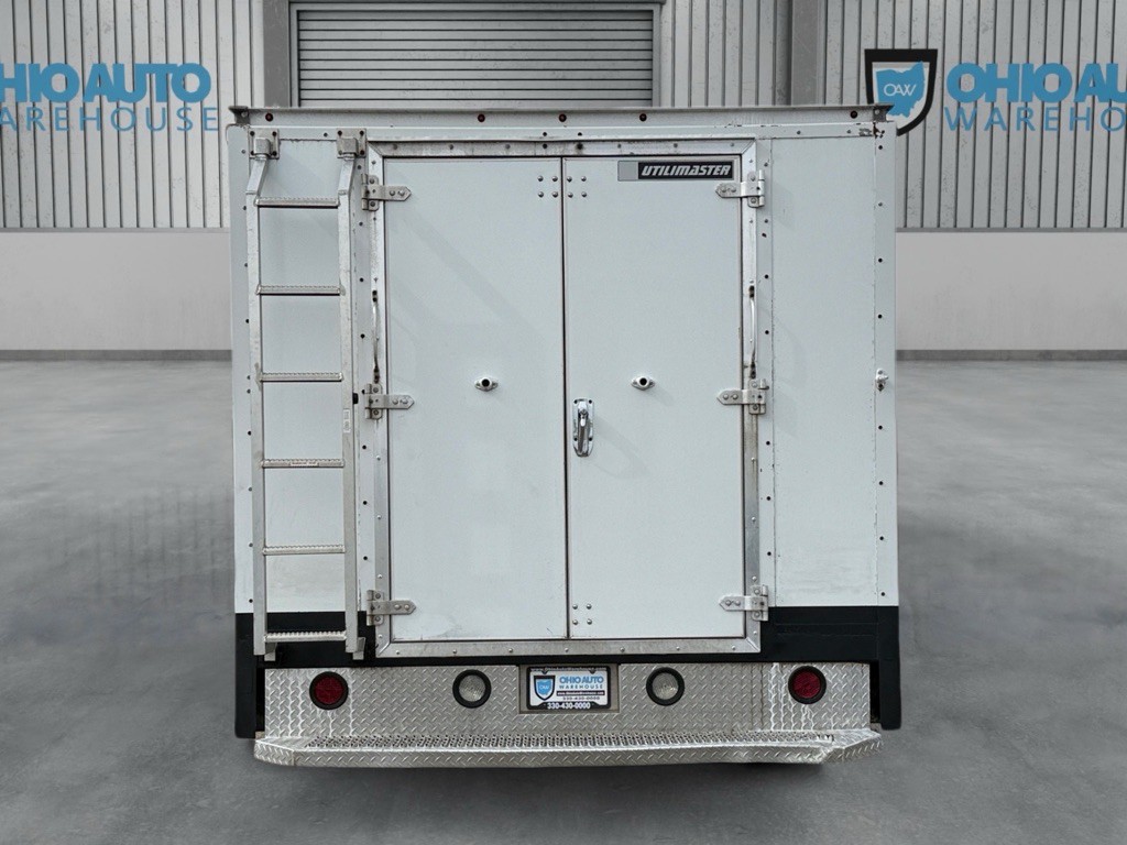 2016 GMC Savana Image 6