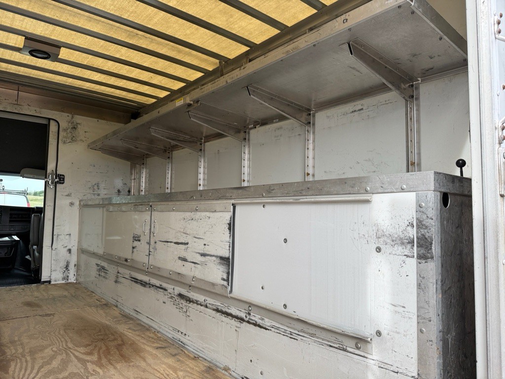 2016 GMC Savana Image 12