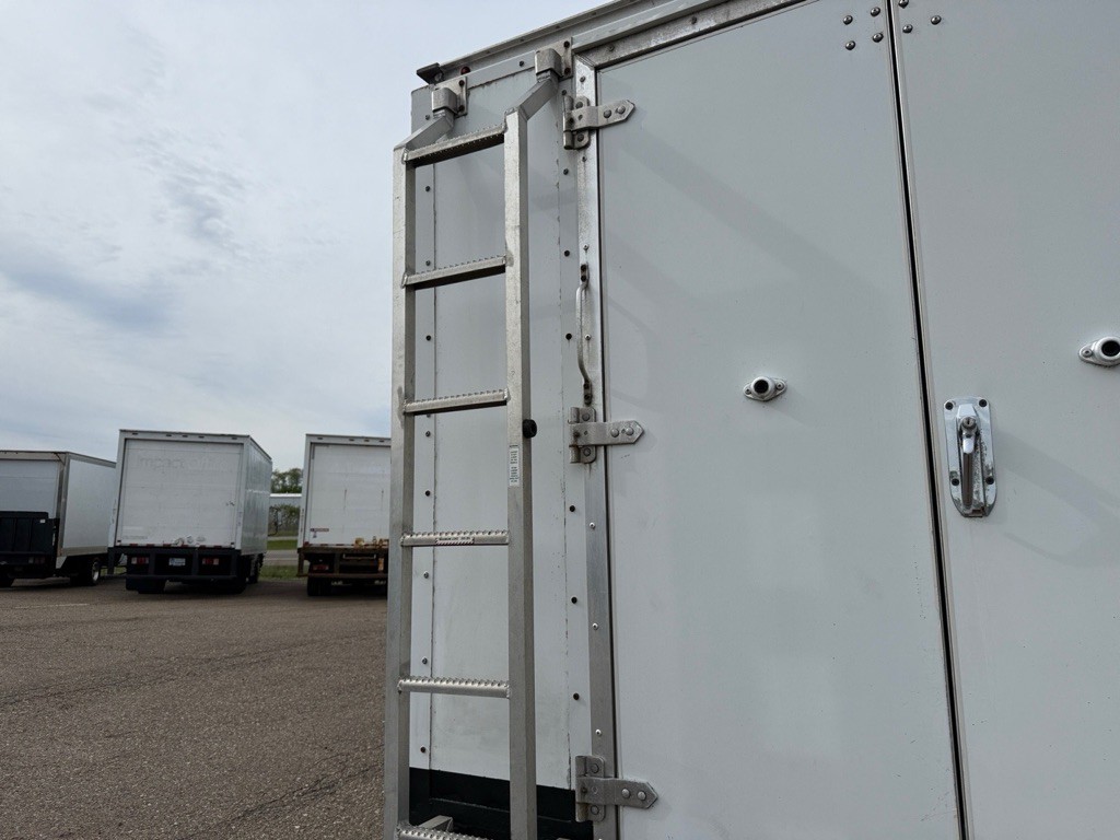 2016 GMC Savana Image 13