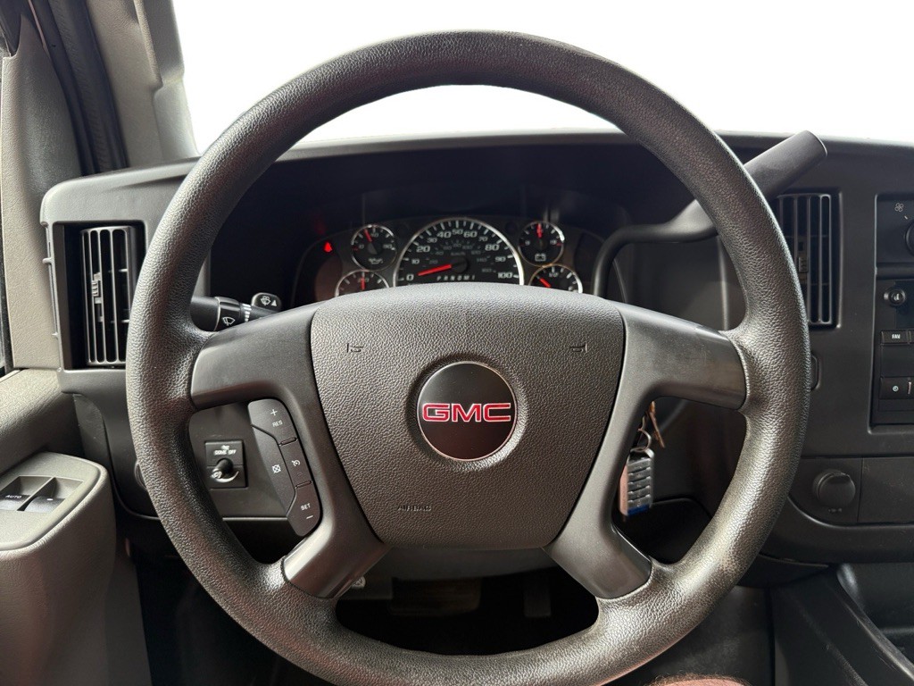 2016 GMC Savana Image 16