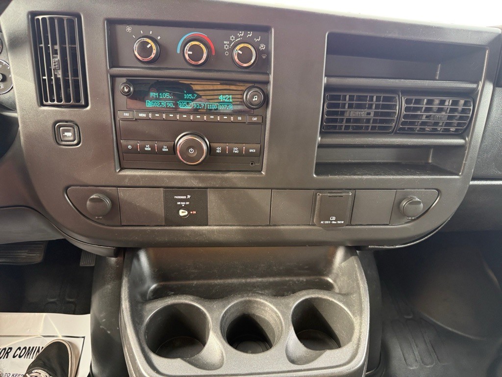 2016 GMC Savana Image 18