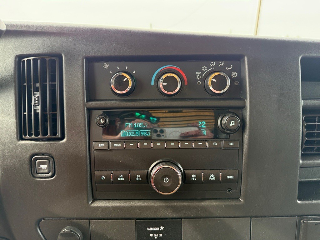 2016 GMC Savana Image 19