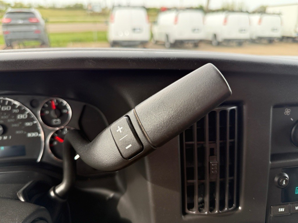 2016 GMC Savana Image 20