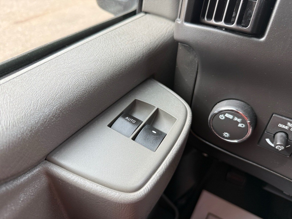 2016 GMC Savana Image 22