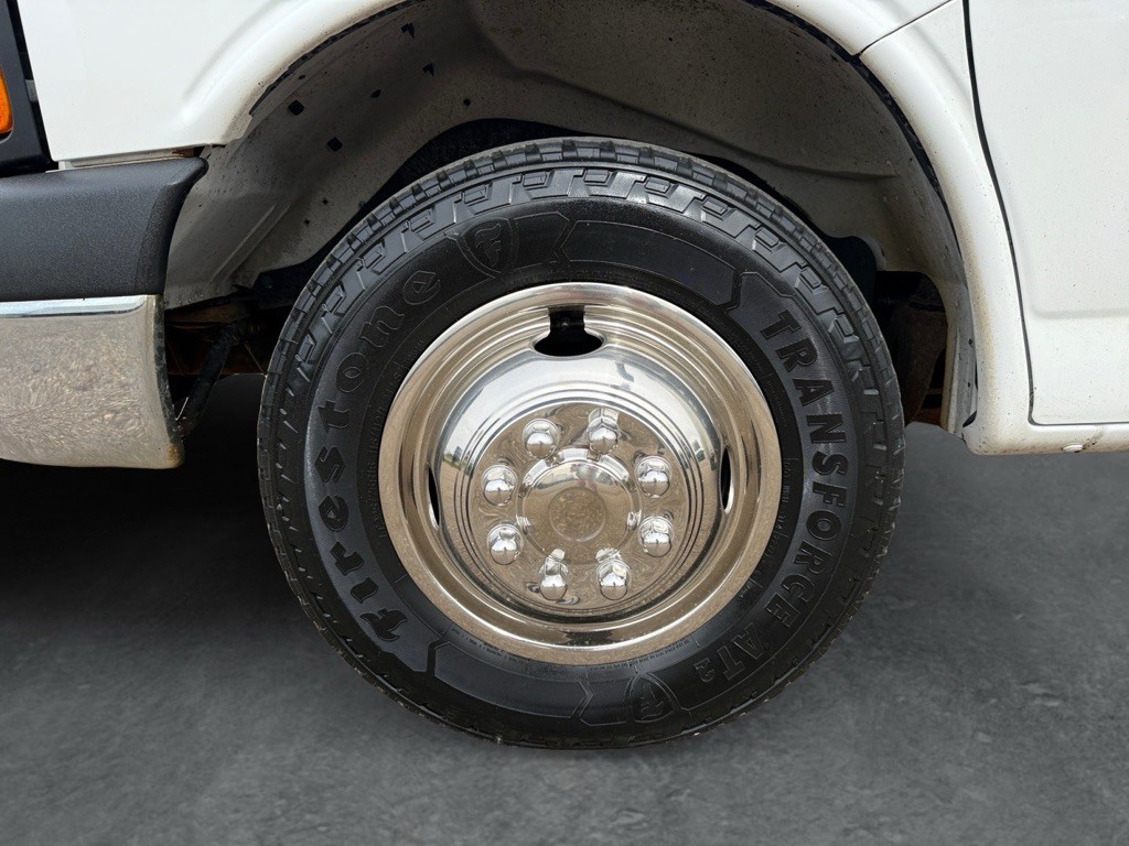 2016 GMC Savana Image 27