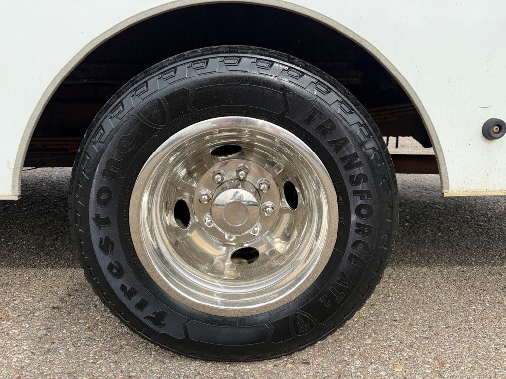 2016 GMC Savana Image 28