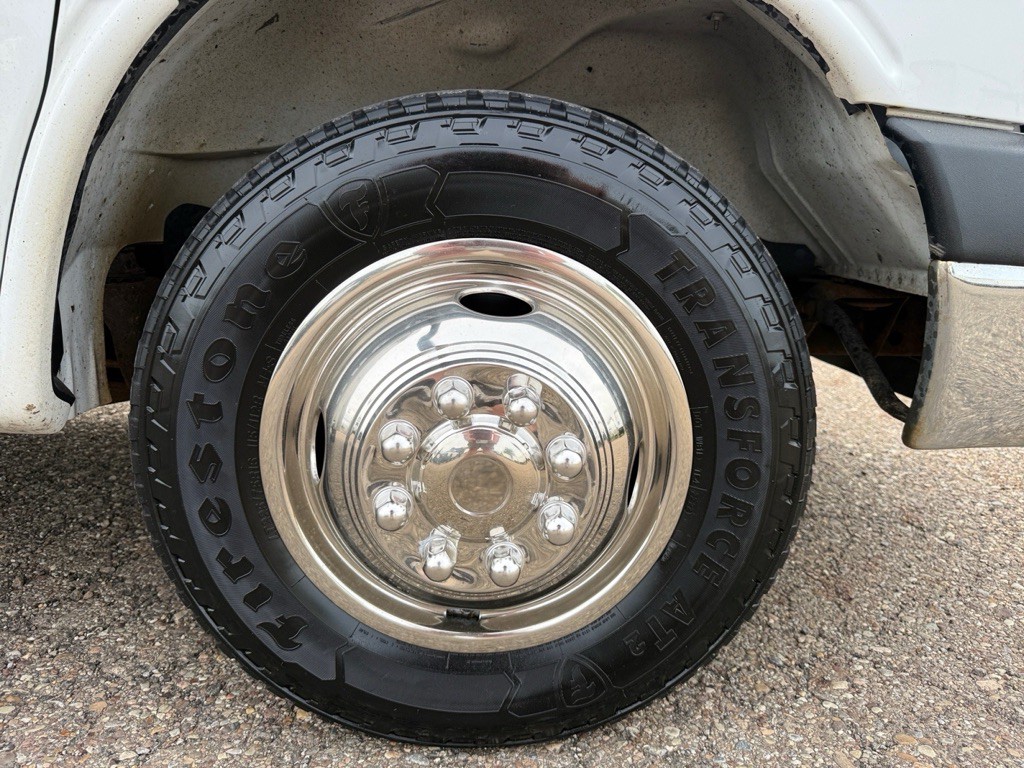 2016 GMC Savana Image 30