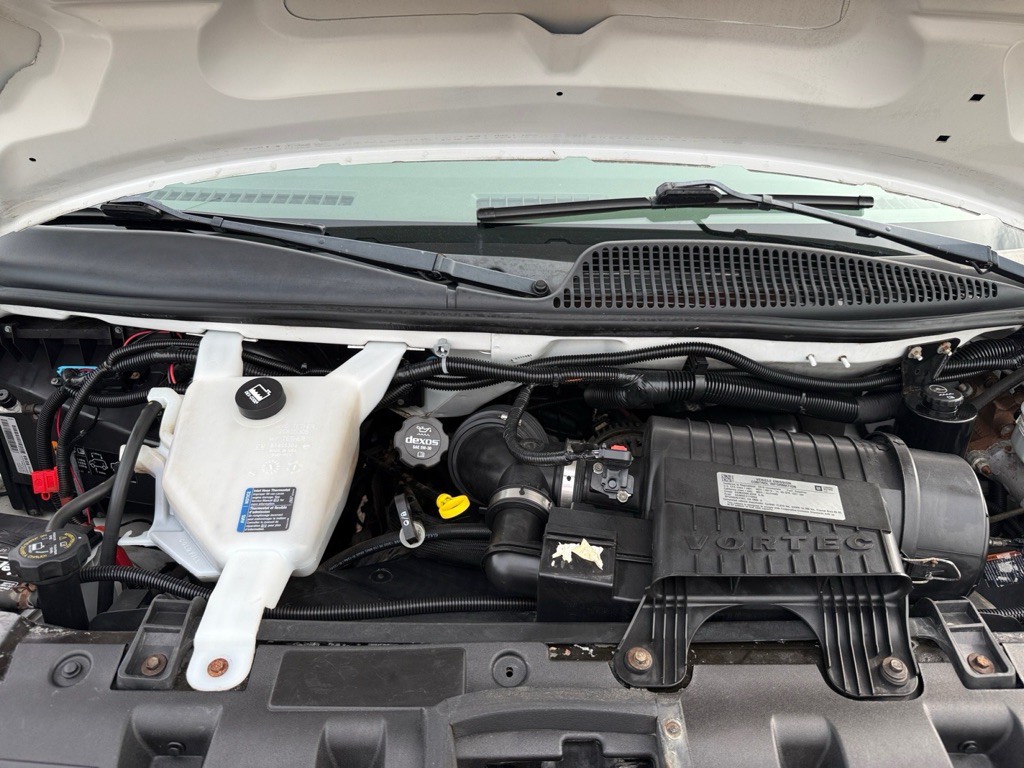 2016 GMC Savana Image 31