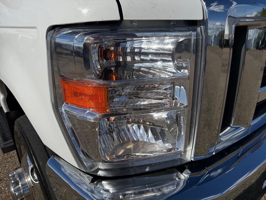 2021 Ford Econoline Image 25