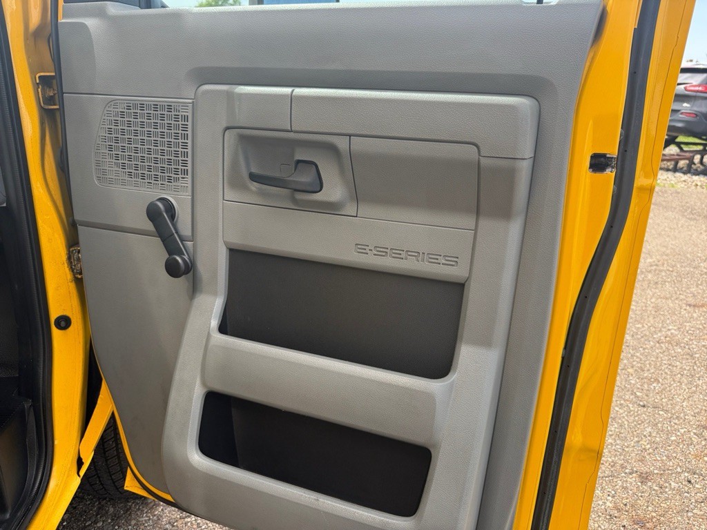 2021 Ford Econoline Image 24