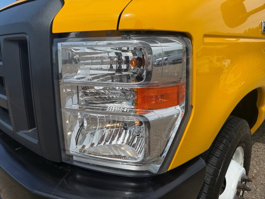 2021 Ford Econoline Image 25