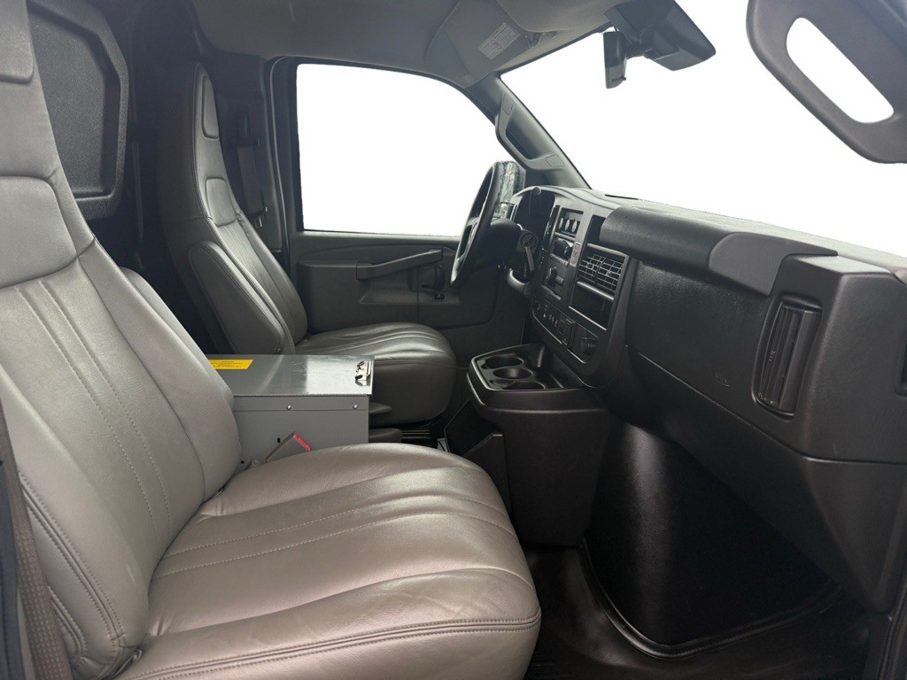 2021 Chevrolet Express Image 12