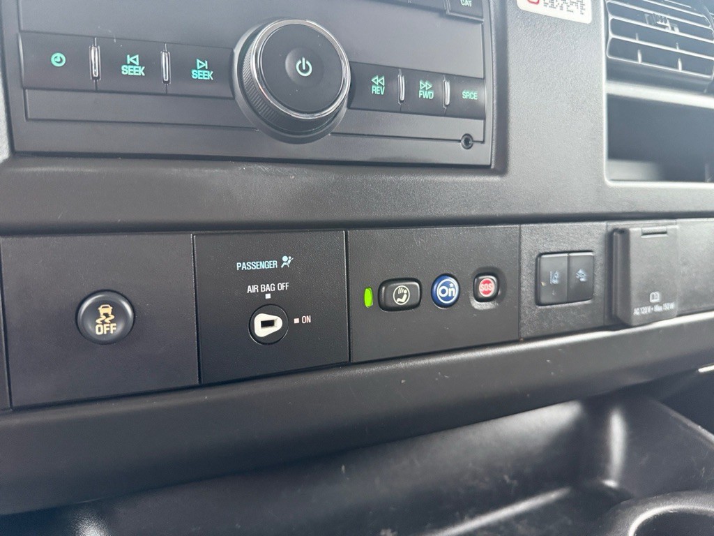 2021 Chevrolet Express Image 20