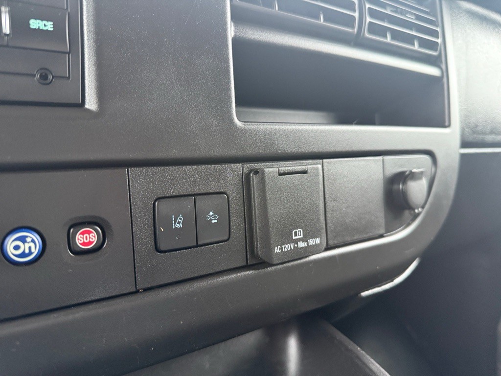 2021 Chevrolet Express Image 21