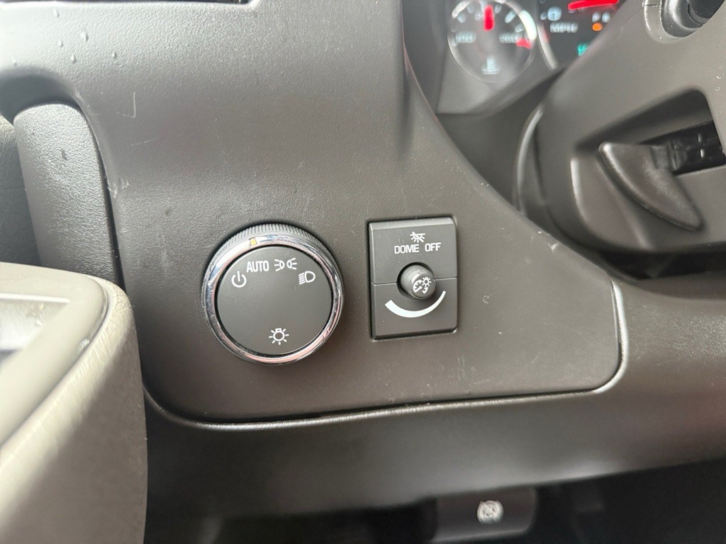 2021 Chevrolet Express Image 22