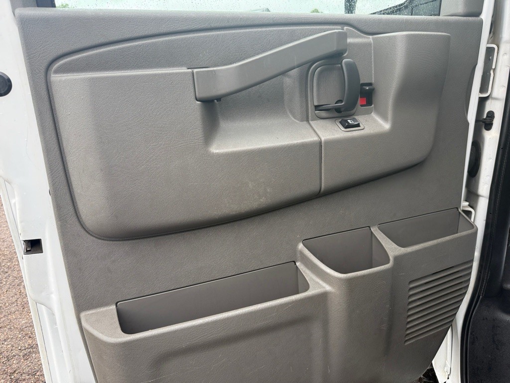 2021 Chevrolet Express Image 25