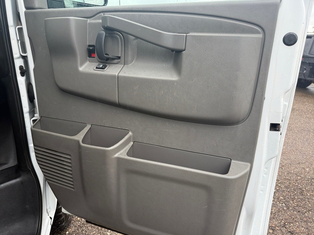 2021 Chevrolet Express Image 26