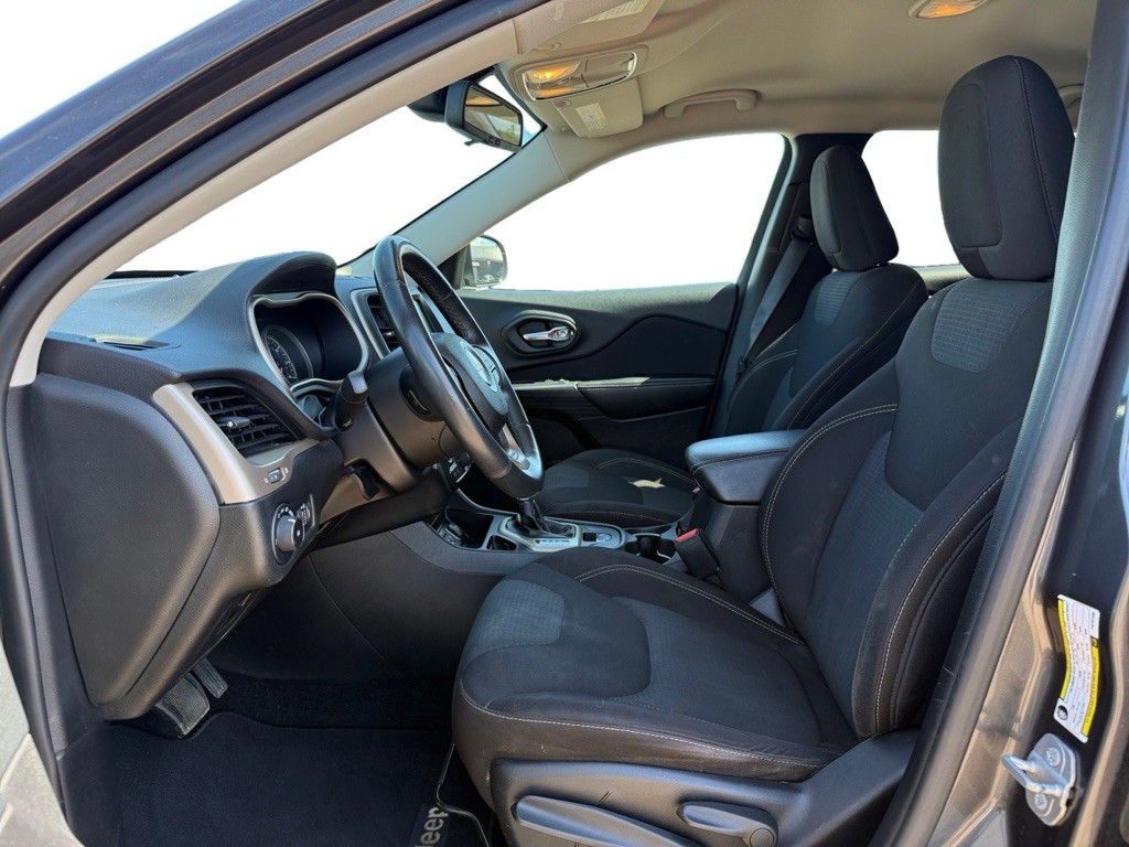 2015 Jeep Cherokee Image 9