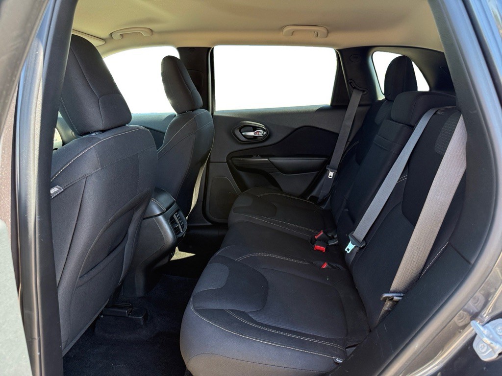 2015 Jeep Cherokee Image 13