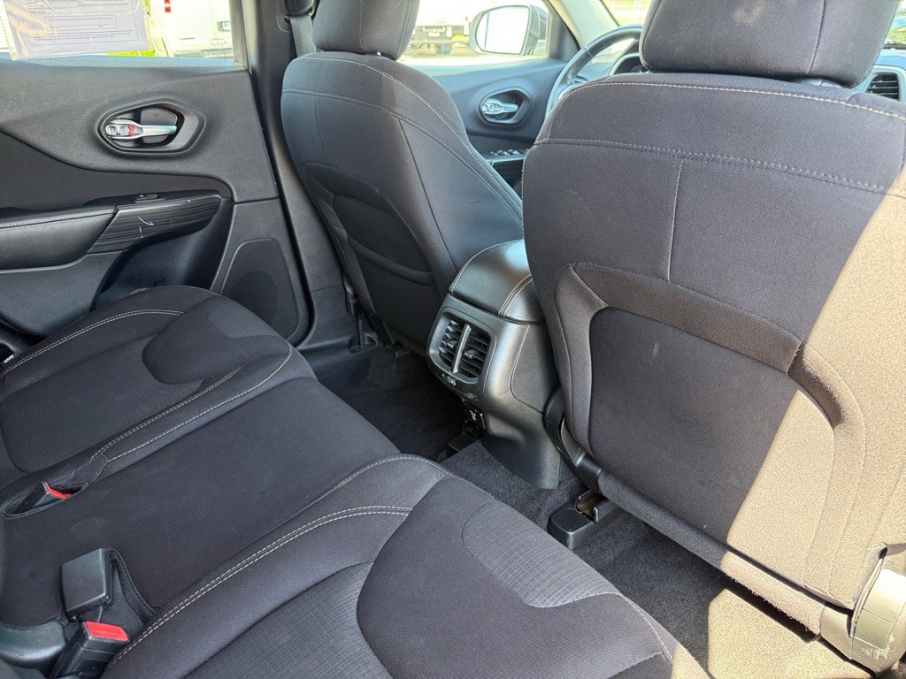 2015 Jeep Cherokee Image 16