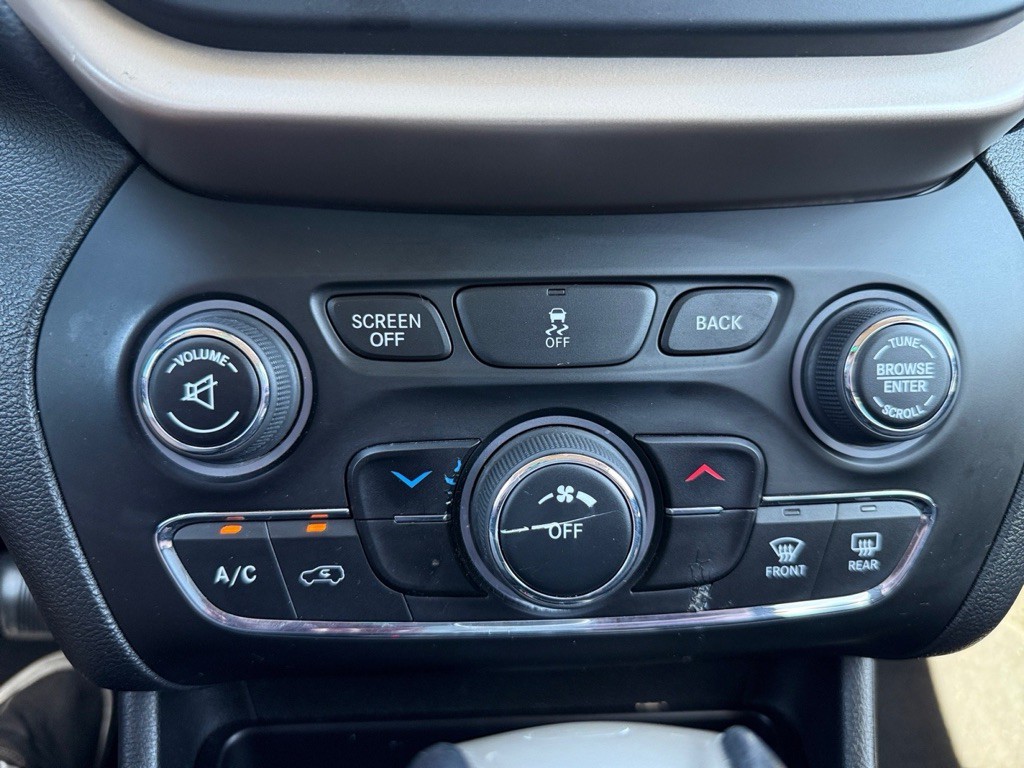 2015 Jeep Cherokee Image 25