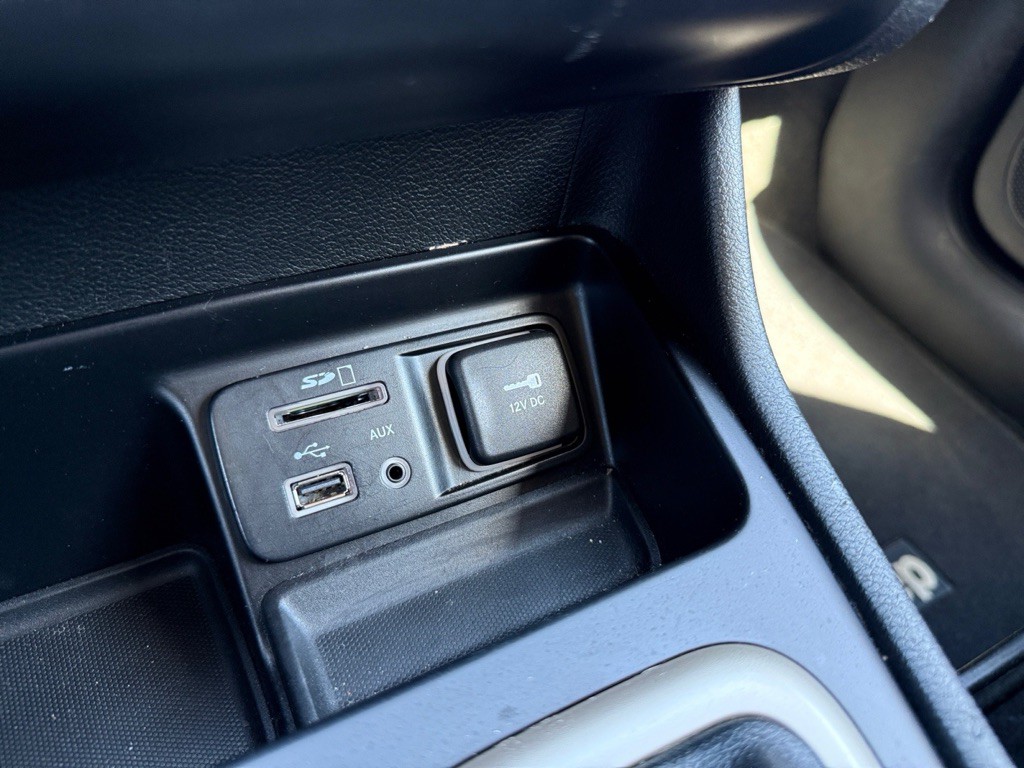 2015 Jeep Cherokee Image 29