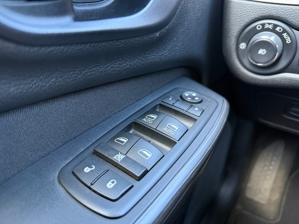2015 Jeep Cherokee Image 37