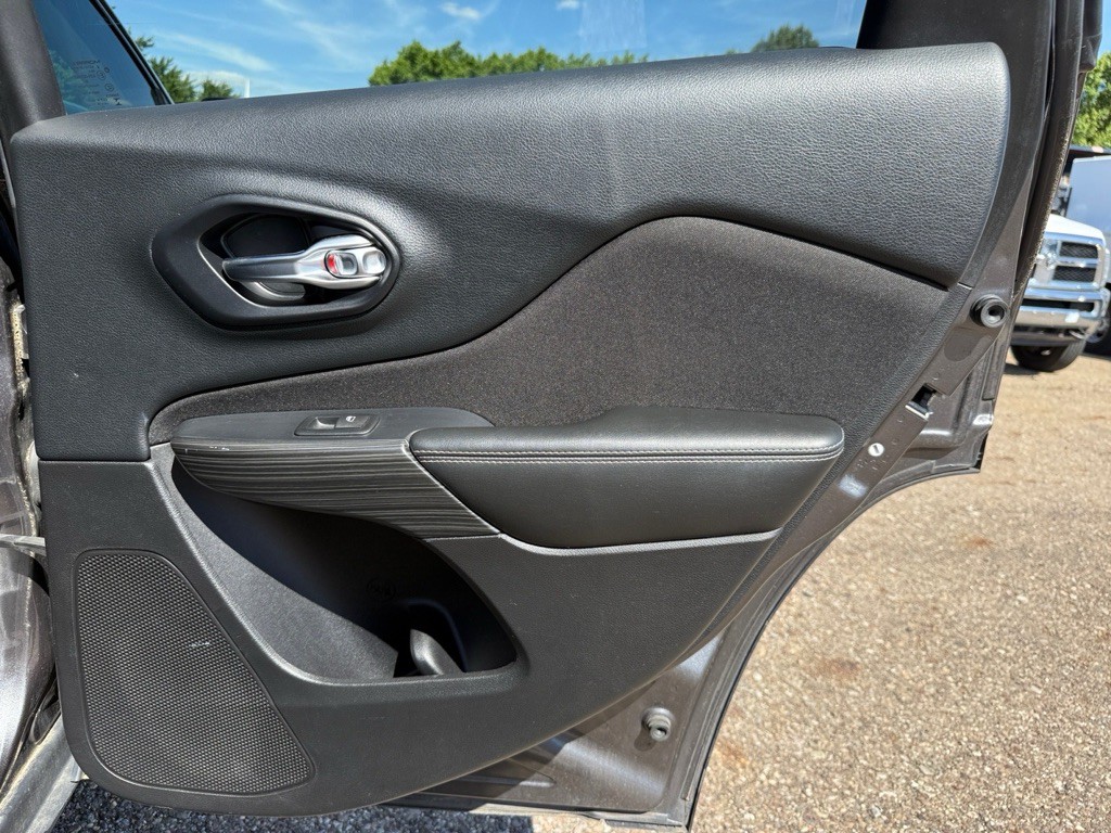 2015 Jeep Cherokee Image 40