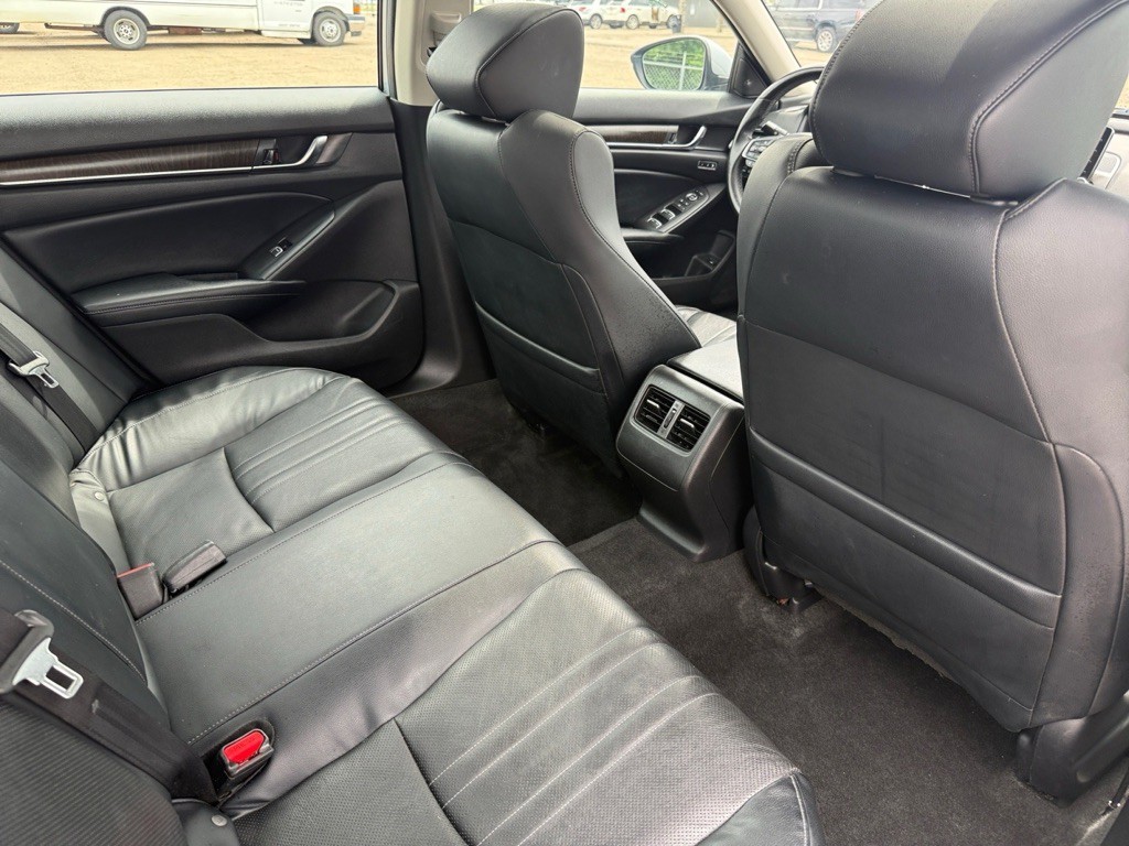 2018 Honda Accord Image 16