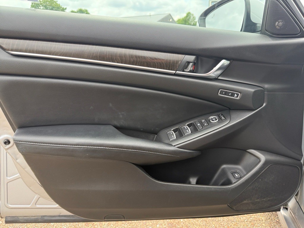 2018 Honda Accord Image 27