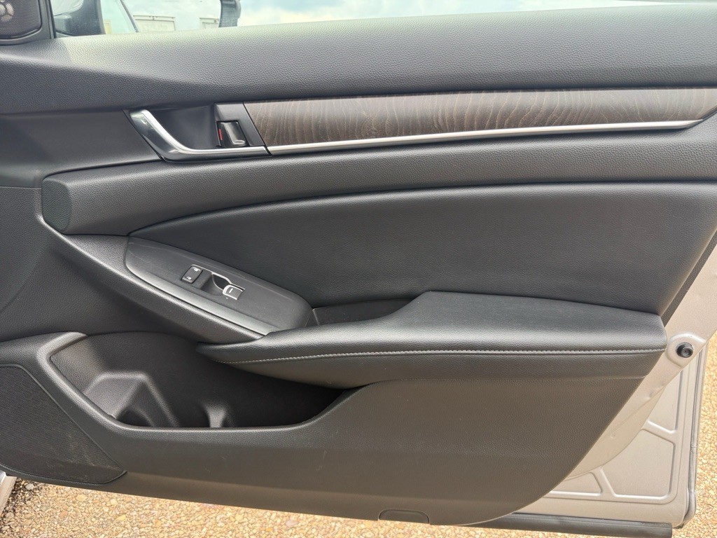 2018 Honda Accord Image 28