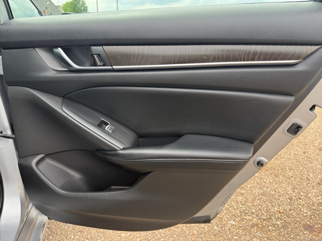 2018 Honda Accord Image 30