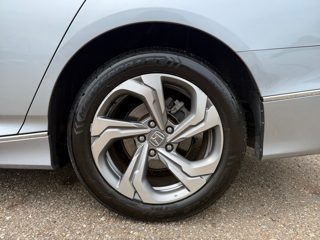 2018 Honda Accord Image 32