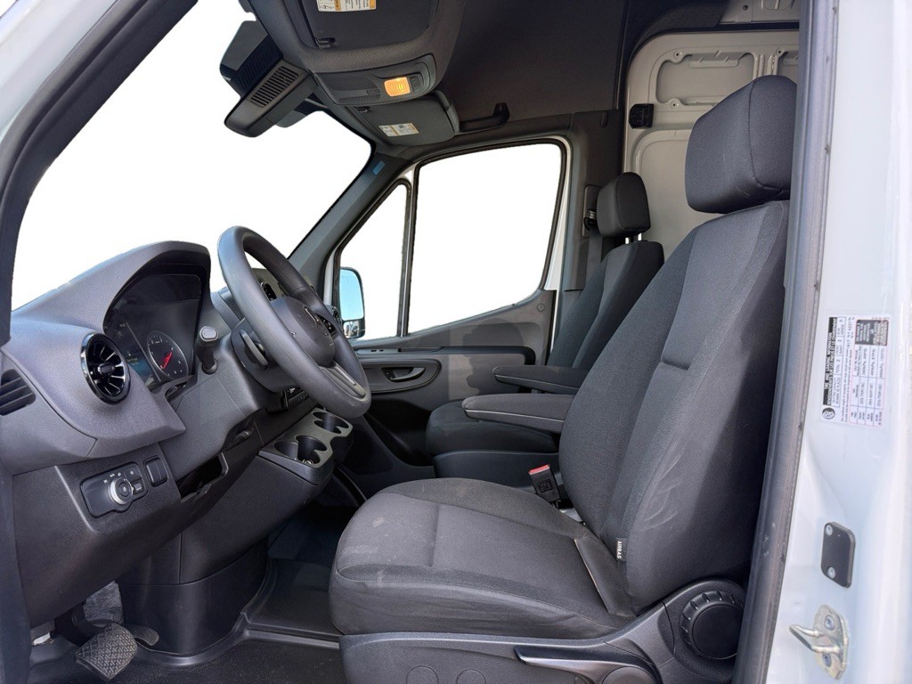 2024 Mercedes-Benz Sprinter Image 9