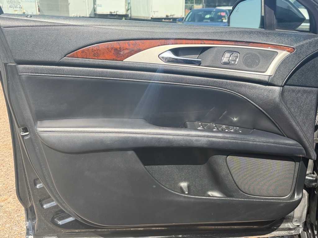 2017 Lincoln MKZ Image 28