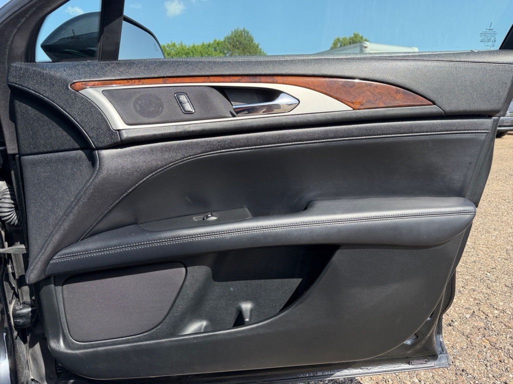 2017 Lincoln MKZ Image 29