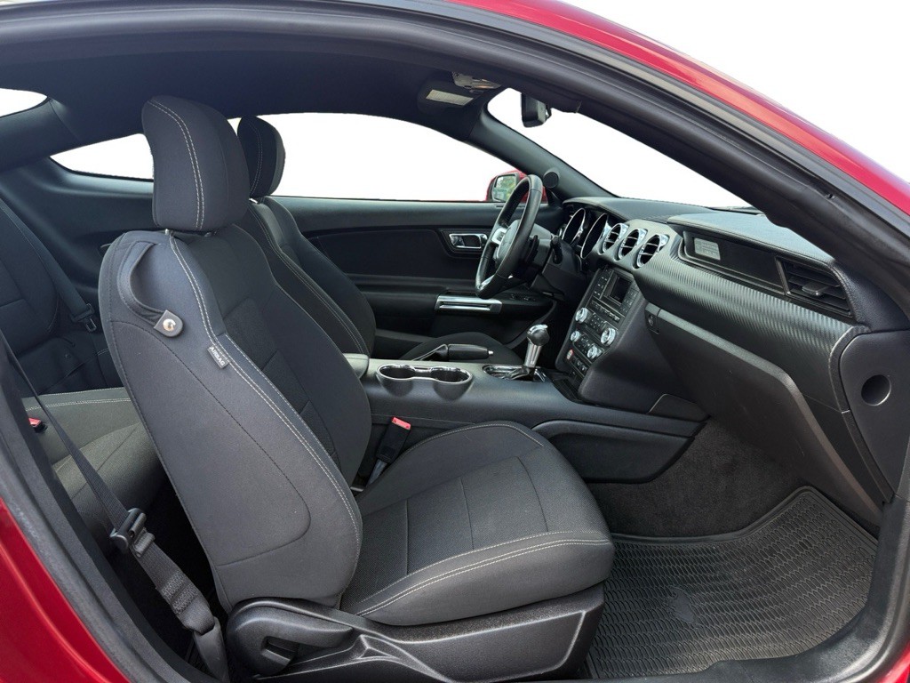 2017 Ford Mustang Image 12
