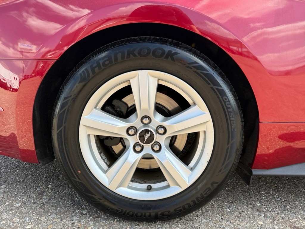 2017 Ford Mustang Image 29