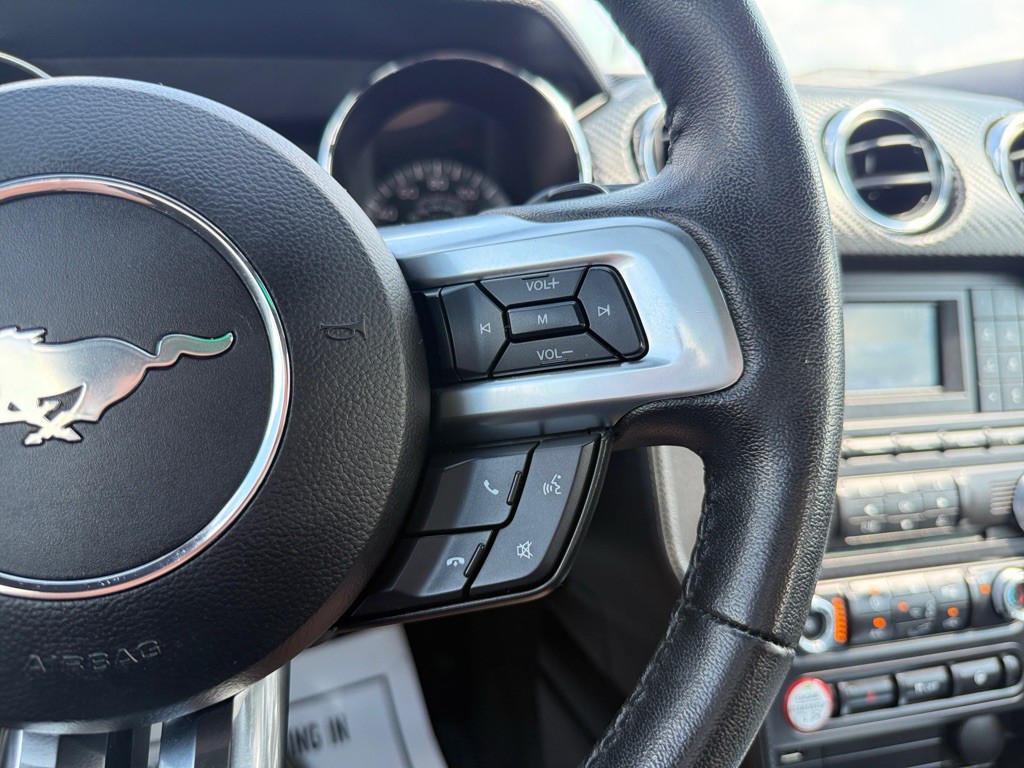 2017 Ford Mustang Image 32